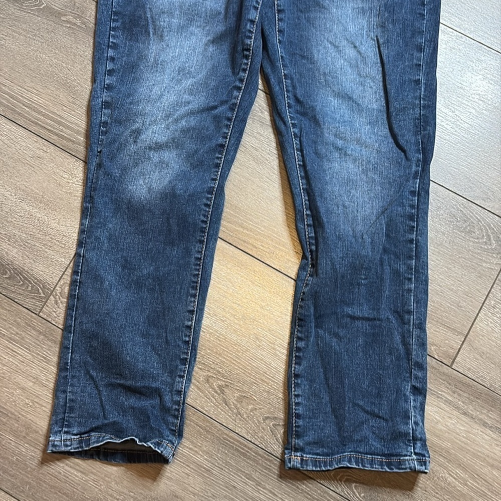 18. My style straight leg jeans - Picture 3 of 7